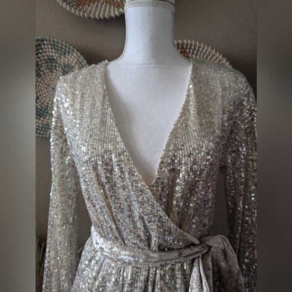 Gimmicks by BKE Sequin Wrap Mini Dress Champagne Ivory XS | Holiday Party Look - Picture 13 of 14